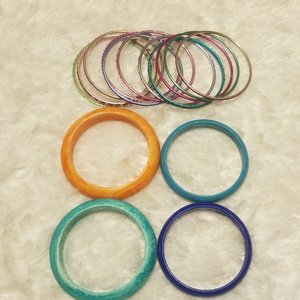 Plastic bangles set (15c)